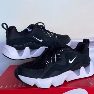 Nike Black and White Women's Sneakers